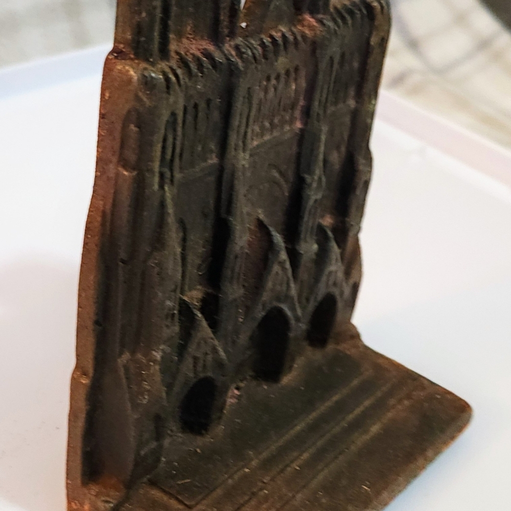 Single Bookend Antique Cast Iron Bronze Ornate Detailing Notre Dame Cathedral - Picture 14 of 16